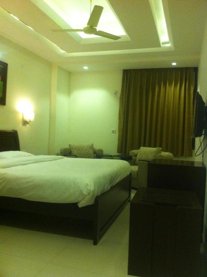 Nikko Blue - Boutique Hotel Gurgaon Esterno foto
