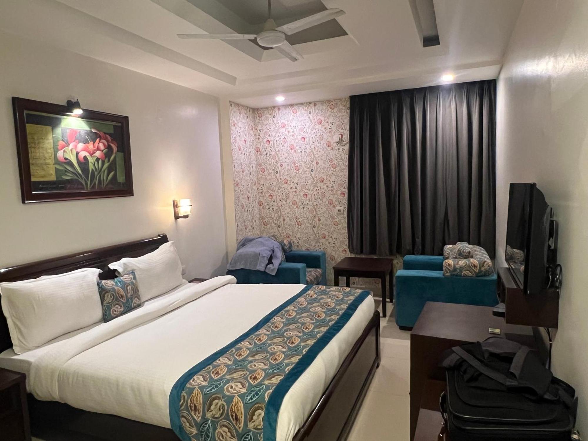 Nikko Blue - Boutique Hotel Gurgaon Esterno foto