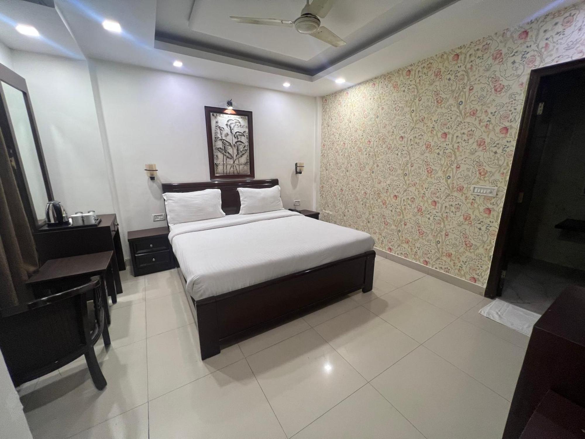 Nikko Blue - Boutique Hotel Gurgaon Esterno foto