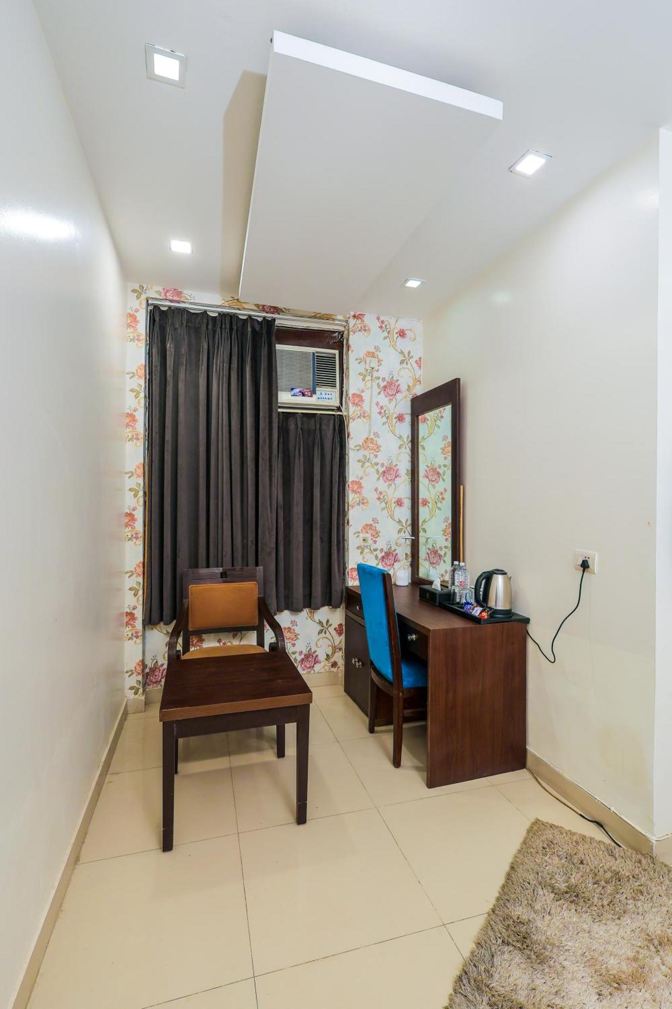 Nikko Blue - Boutique Hotel Gurgaon Esterno foto