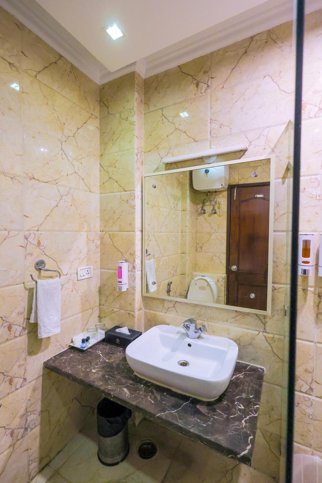 Nikko Blue - Boutique Hotel Gurgaon Esterno foto